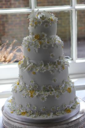 Yellow and White Daisy Wedding Cake